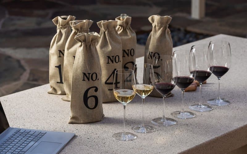Degustação às cegas: você reconheceria o vinho sem ver o rótulo?